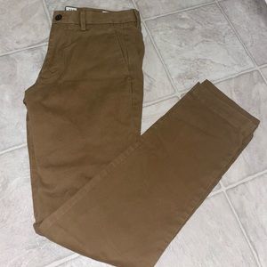 Gap Modern Khakis in Slim Fit 29x30